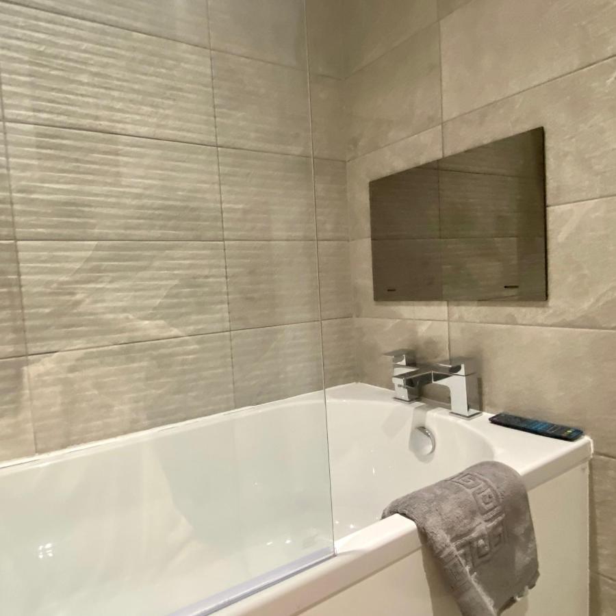 Modern 2 Bed Apartment/Free Parking/Near City/Self-Check In Handsworth Kültér fotó